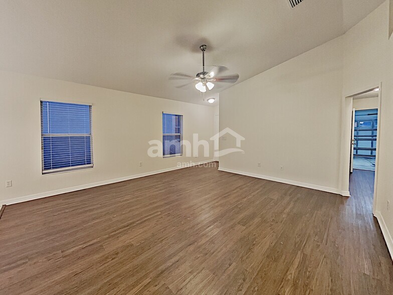 Building Photo - 8431 Deer Chase Dr