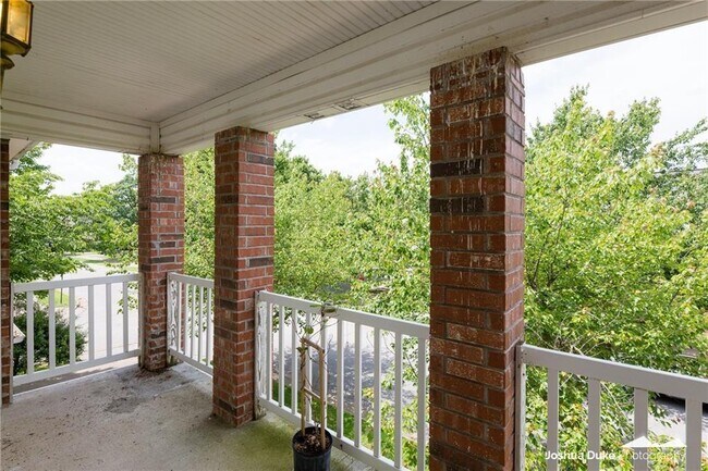 Building Photo - 523 Founders Park Dr E