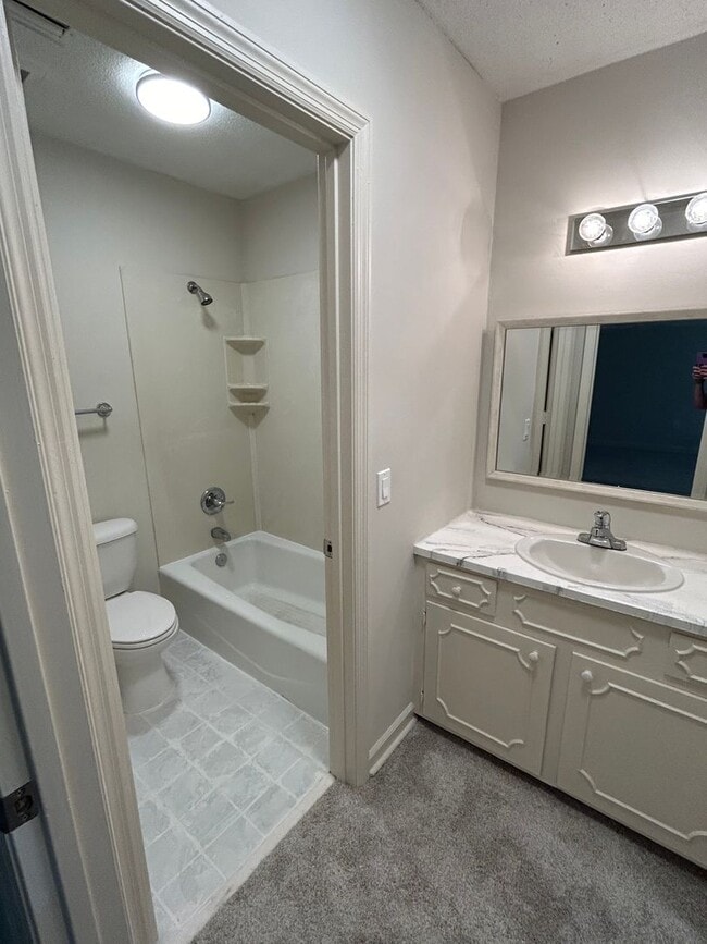 Building Photo - Newly Remodeled 3 Bedroom in Deer Manor!