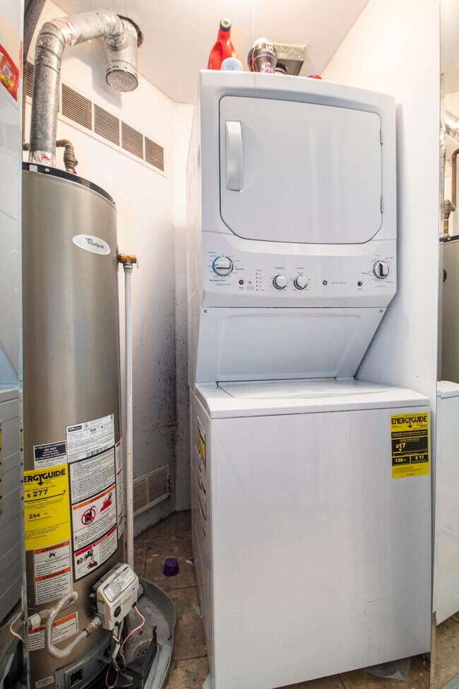 Building Photo - 2221 S Huron Pkwy