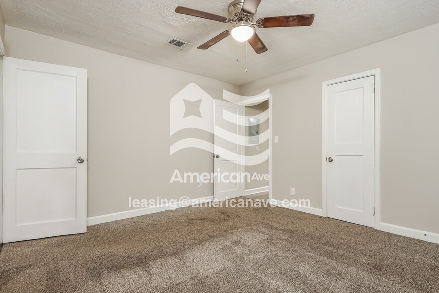 Building Photo - 2839 Schaul St