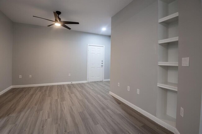 Building Photo - 2320 Gracy Farms Ln