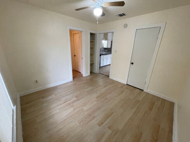 Building Photo - 107 W Texas Ave