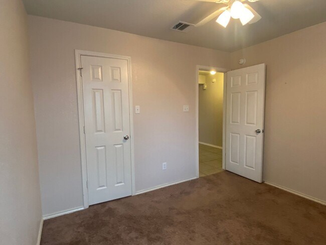 Building Photo - CHARMING 4 BEDROOM, BELTON ISD