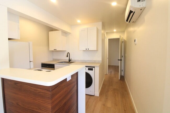 Building Photo - 392 Santa Maria Ave