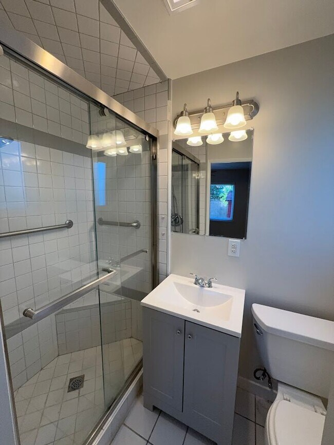 Building Photo - Beautiful 4 Bedroom, 2 Bathroom, Sylmar Home! Ready for Move-In!