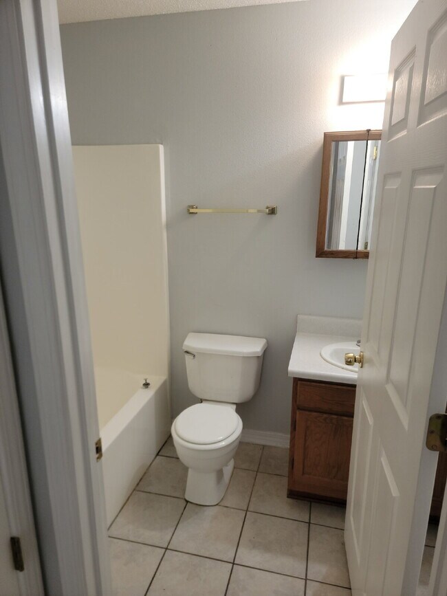 Building Photo - Fantastic location! This end unit offers t...