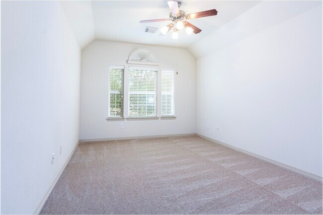 Building Photo - 62 S Longsford Cir