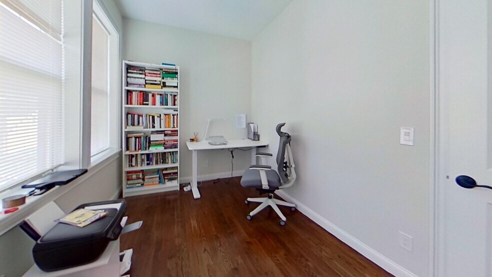 Building Photo - 2009 Commonwealth Ave