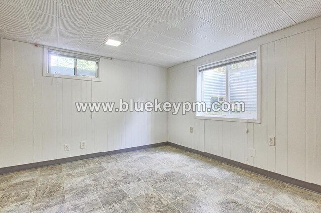 Building Photo - 4 Bedroom, 2 Bath Home with Primary on Main Floor, Basement and Large Fenced Yard