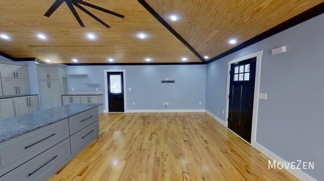 Building Photo - 208 N Sunset Dr