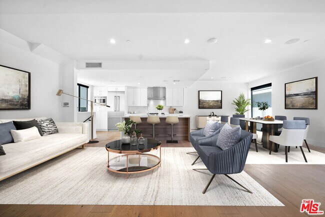 Building Photo - 733 N Gramercy Pl