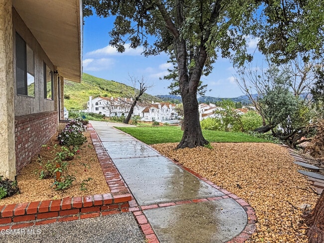 Building Photo - 2485 E Hillcrest Dr