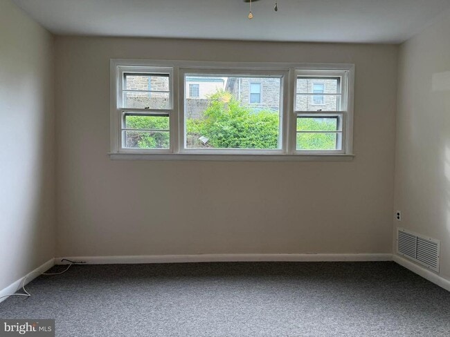 Building Photo - 117 Elm Ave