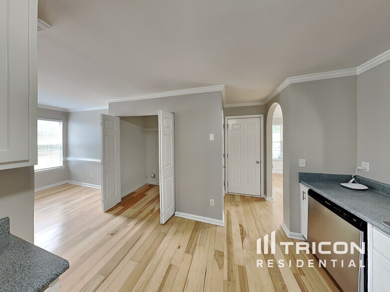 Building Photo - 708 Percevil Point