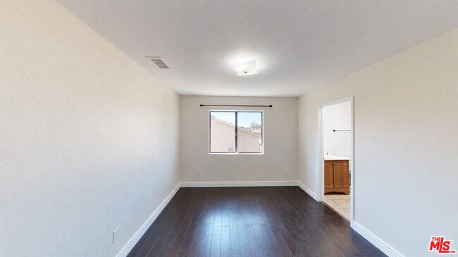 Building Photo - 14401 Plummer St