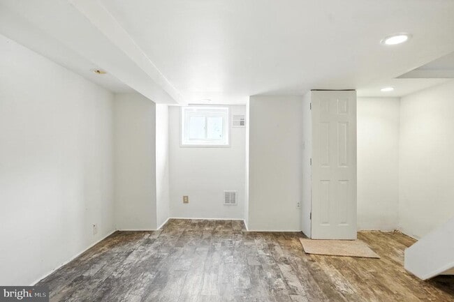 Building Photo - 4 N Belle Grove Rd