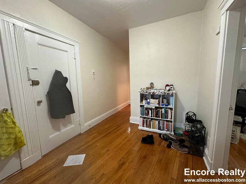 Building Photo - 127 Sutherland Rd