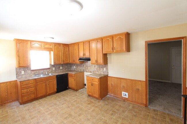 Building Photo - 3 Bedroom 2 Full Bath + Large Den - Picture Perfect In & Out! You will LOVE IT!!