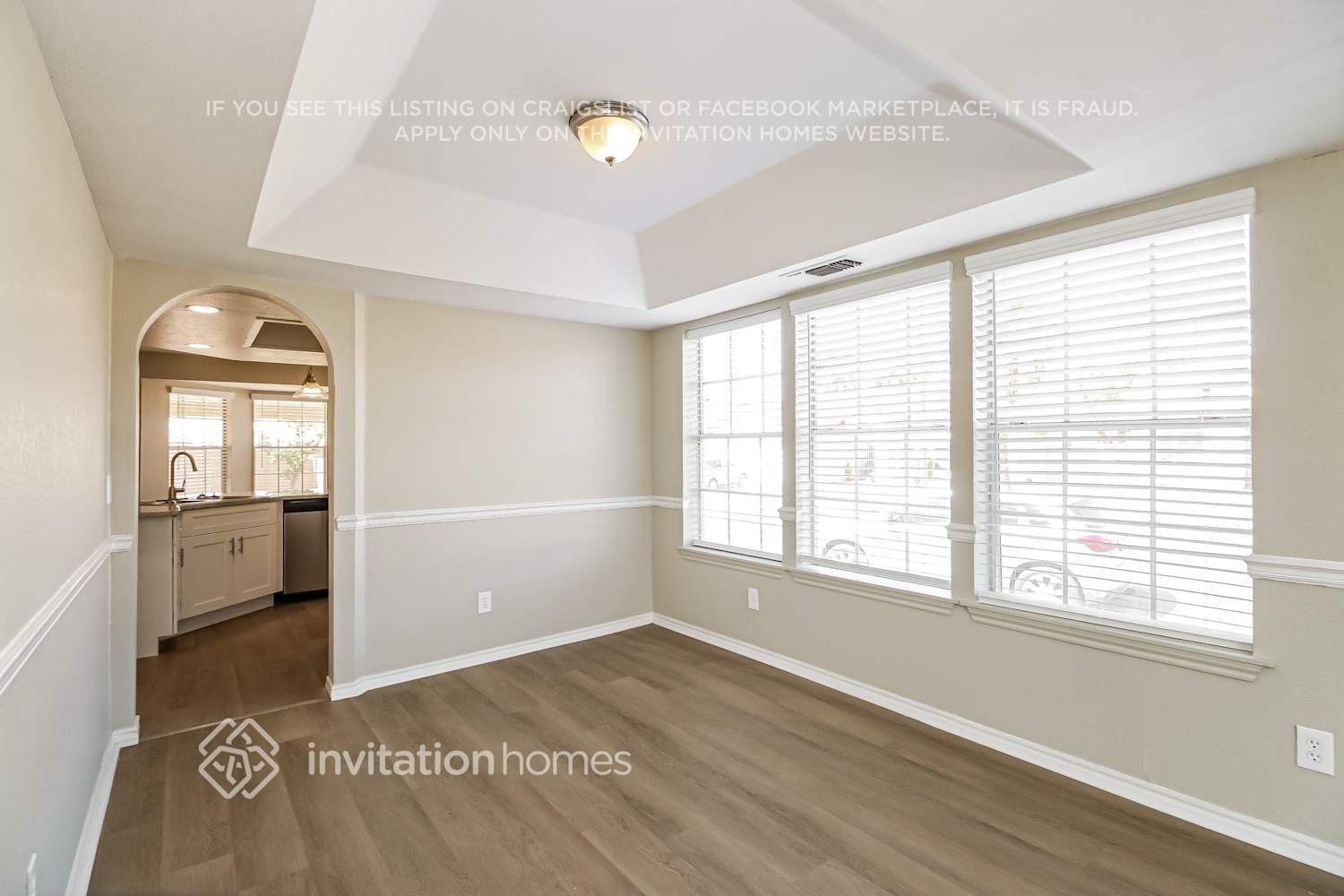 Building Photo - 302 S Quail Ln