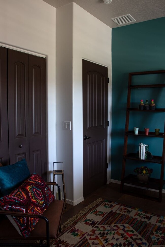 Building Photo - Unfurnished, 1-Year Long-Term Rental