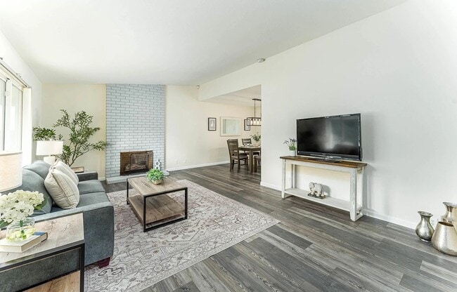 Building Photo - 7684 Surrey Ln