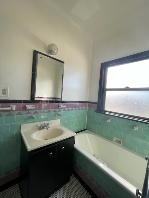 Bathroom - 2205 S Harcourt Ave