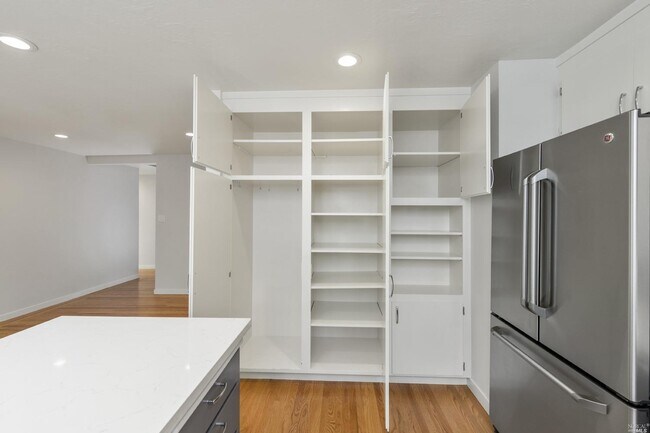 Building Photo - 22 Brennfleck Ave