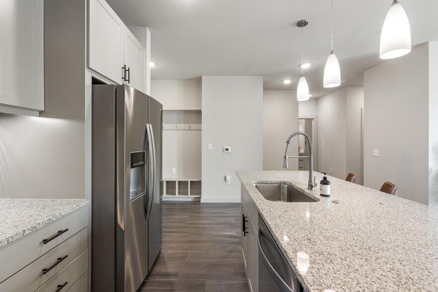 Building Photo - 5820 1/2 Cameron Rd