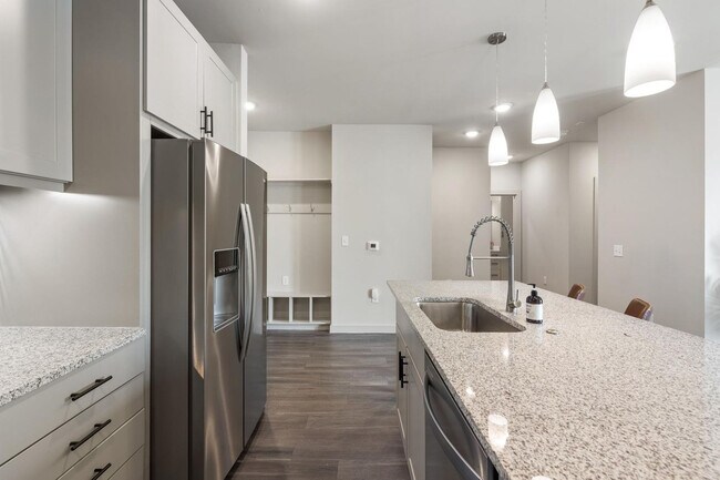 Building Photo - 5820 1/2 Cameron Road-SI FL2-ID1303392P