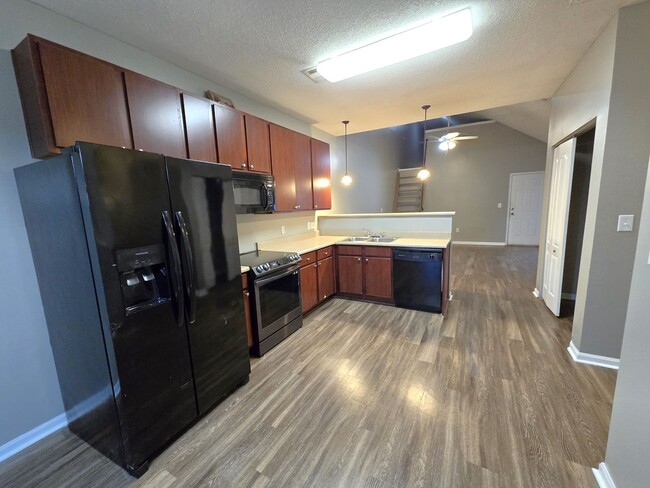 Building Photo - Rent INCLUDES water/sewer and yard maintenance.