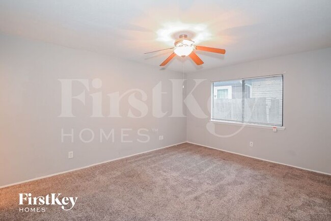 Building Photo - 6333 Fallbrook Dr