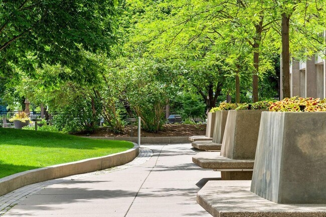 Building Photo - 19 S 1st St