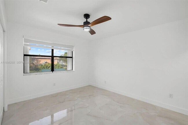 Building Photo - 7662 SW 152nd Ave