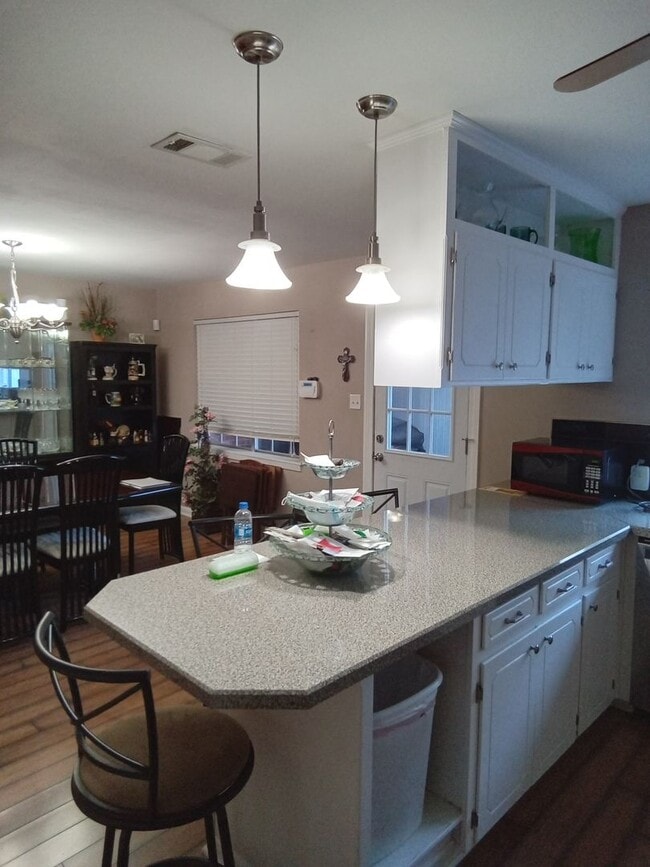 Building Photo - ***Broadmoor / Anderson Island Area***