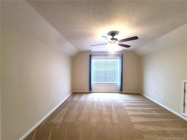 Building Photo - 123 Royal Briar Ct