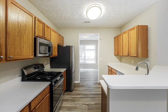 Building Photo - 7050 Silver Bend Overlook