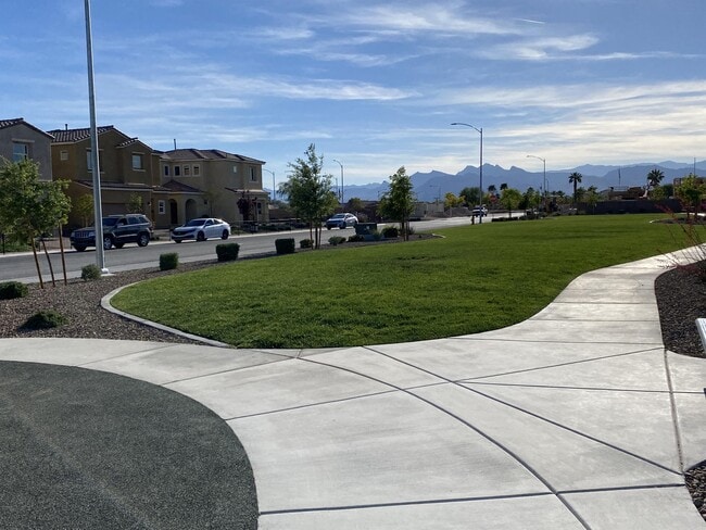 Building Photo - 2212 Stone Well Rd