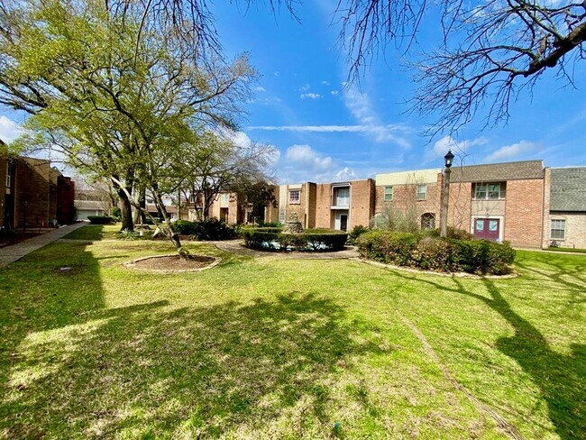 Building Photo - 1281 Blalock Rd