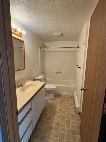 Building Photo - 3793 Vale Dr