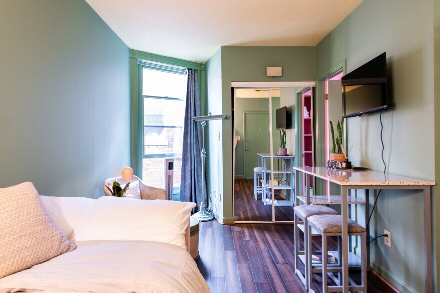 Building Photo - 1225 S 6th St