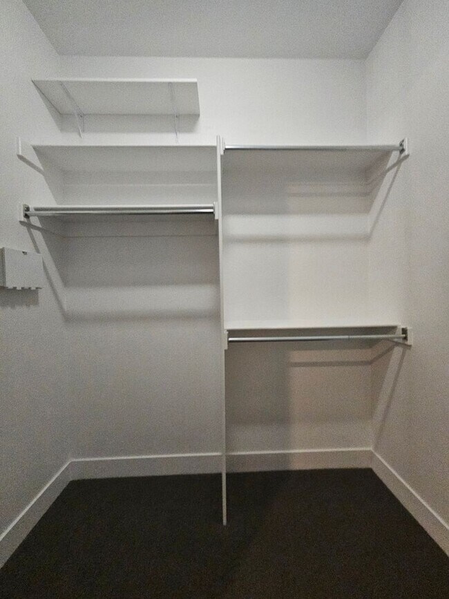 Building Photo - Congress Park High Rise Living! Huge Main Floor 2 Bed 2 Bath