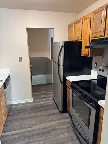 Building Photo - 27 Dickinson St