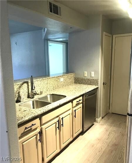 Building Photo - 555 E Silverado Ranch Blvd