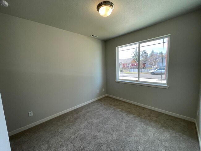 Building Photo - Beautiful 3br/2ba House Available Soon!