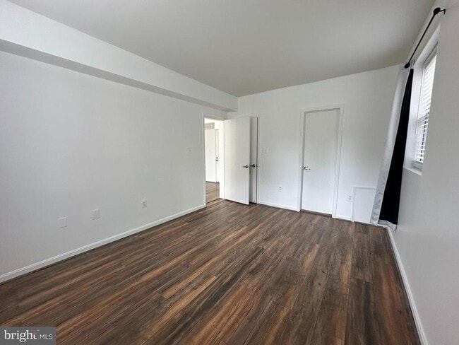 Building Photo - 1816 Queens Ln