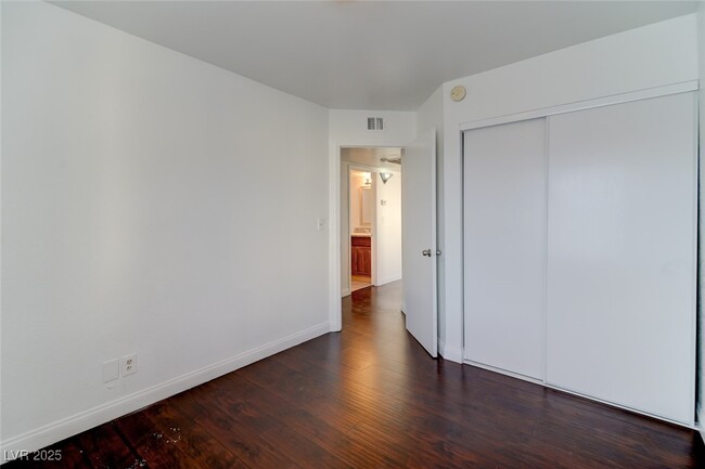 Building Photo - 2120 Venus Ave
