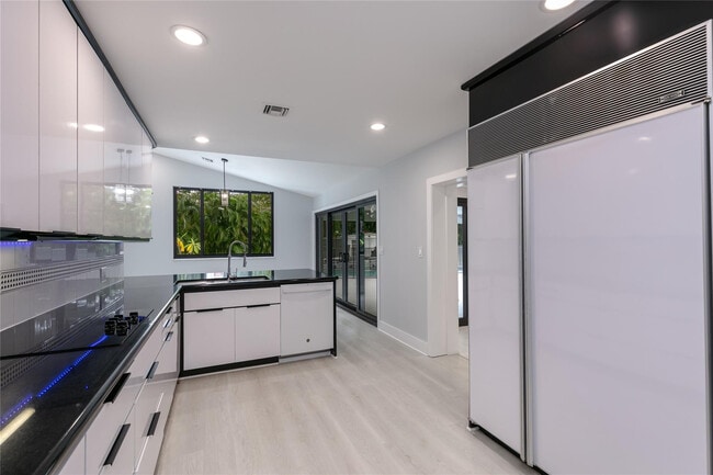 Building Photo - 13401 SW 83rd Ave