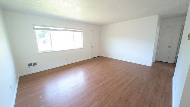 Building Photo - Great duplex unit in Sherwood!