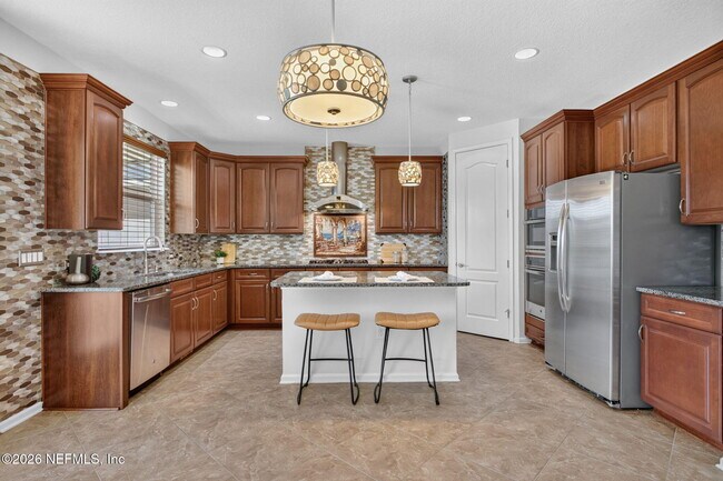 Building Photo - 127 Rockcreek Dr